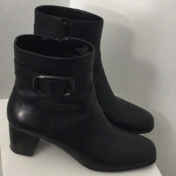 NINE WEST Black GENUINE LEATHER Booties Worn 2x PRICE REDUCED - Picture 4 of 10